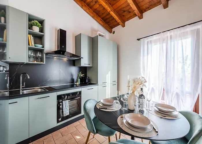 Hill Maranello, Vista E Relax